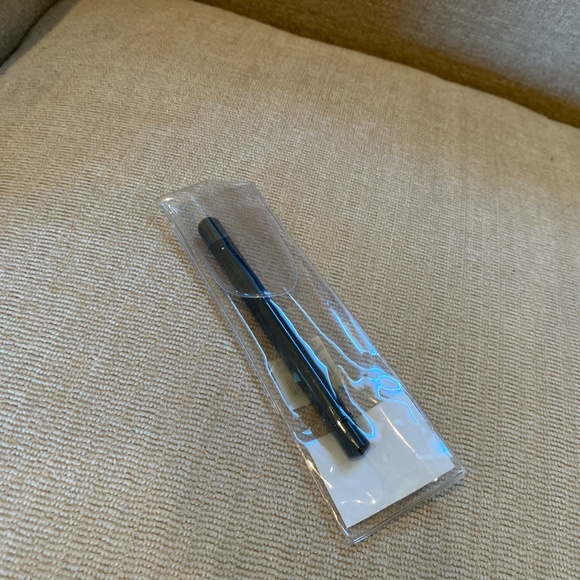 Laura Mercier Lip Color Brush - Picture 3 of 4